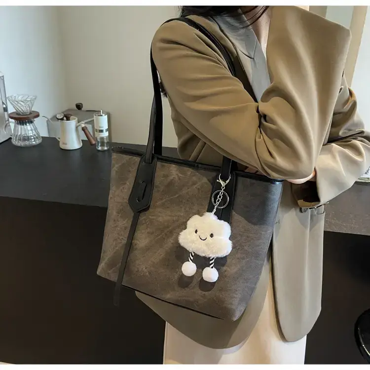 Women's Retro Fashion Shoulder Bag with Cloud Charm — feature 17