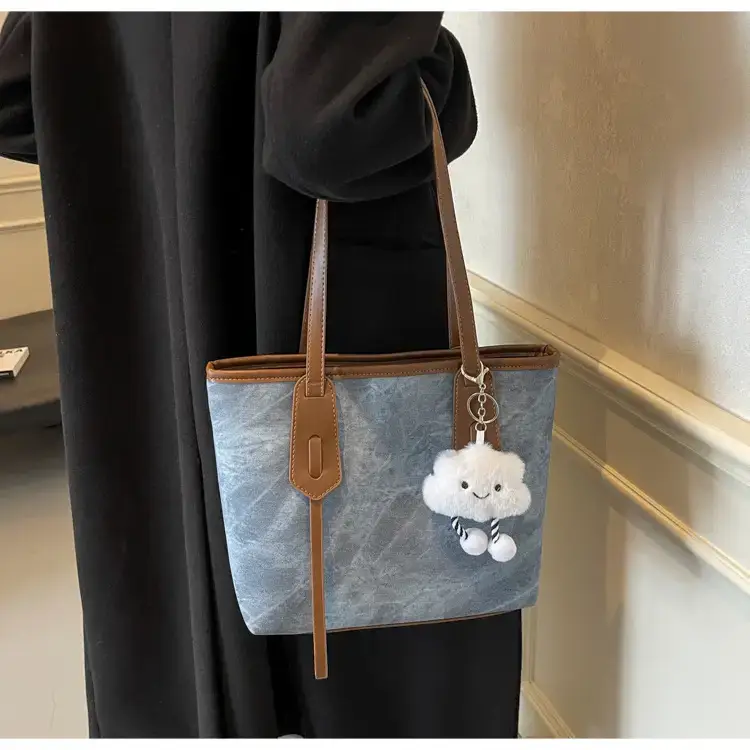 Women's Retro Fashion Shoulder Bag with Cloud Charm — feature 27