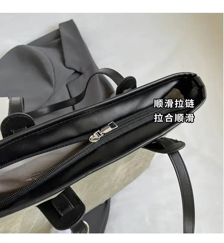 Women's Retro Fashion Shoulder Bag with Cloud Charm — feature 3