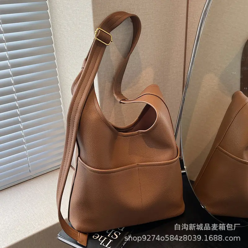 Women Large Capacity Shoulder Bag Brown New Fashion - Image 7