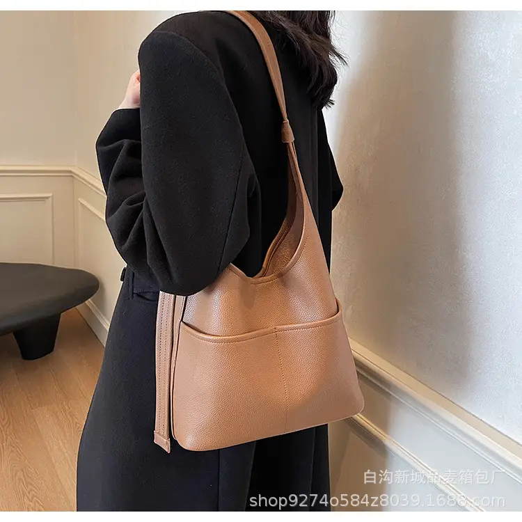 Women Large Capacity Shoulder Bag Brown New Fashion — feature 17