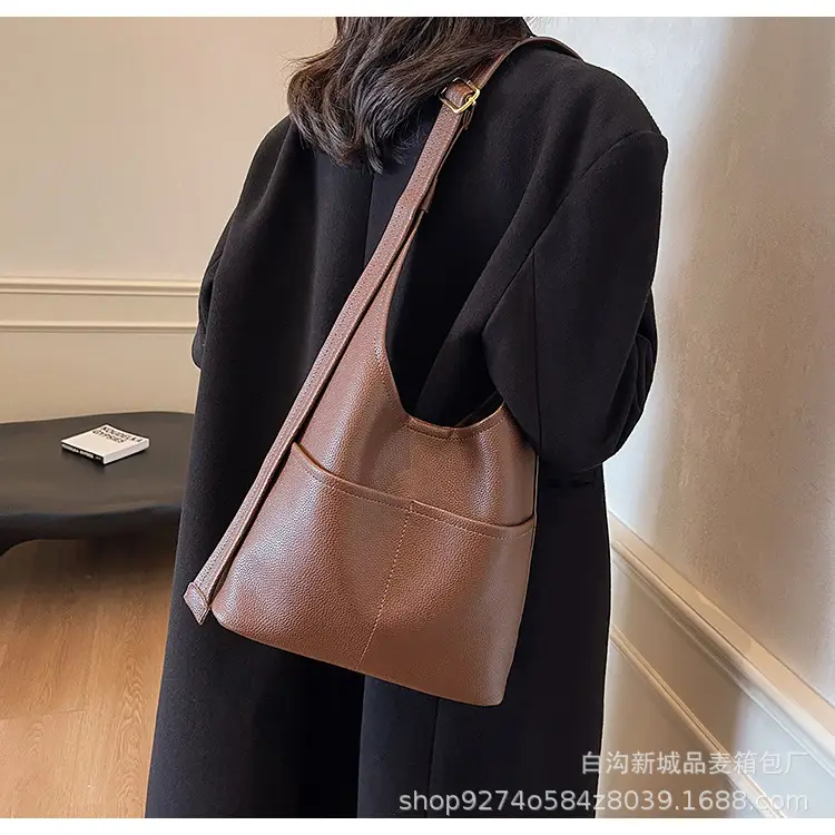 Women Large Capacity Shoulder Bag Brown New Fashion — feature 22