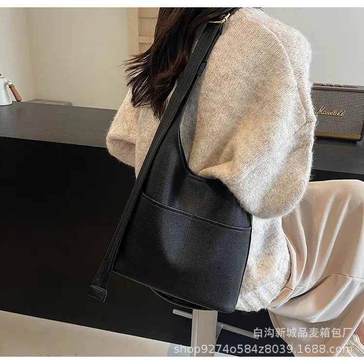 Women Large Capacity Shoulder Bag Brown New Fashion — feature 23