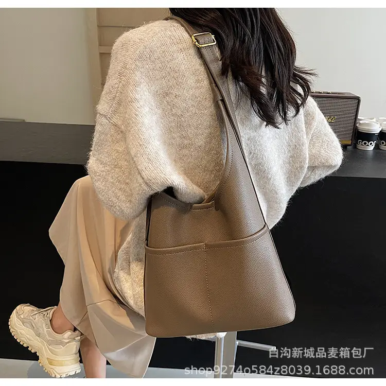Women Large Capacity Shoulder Bag Brown New Fashion — feature 27