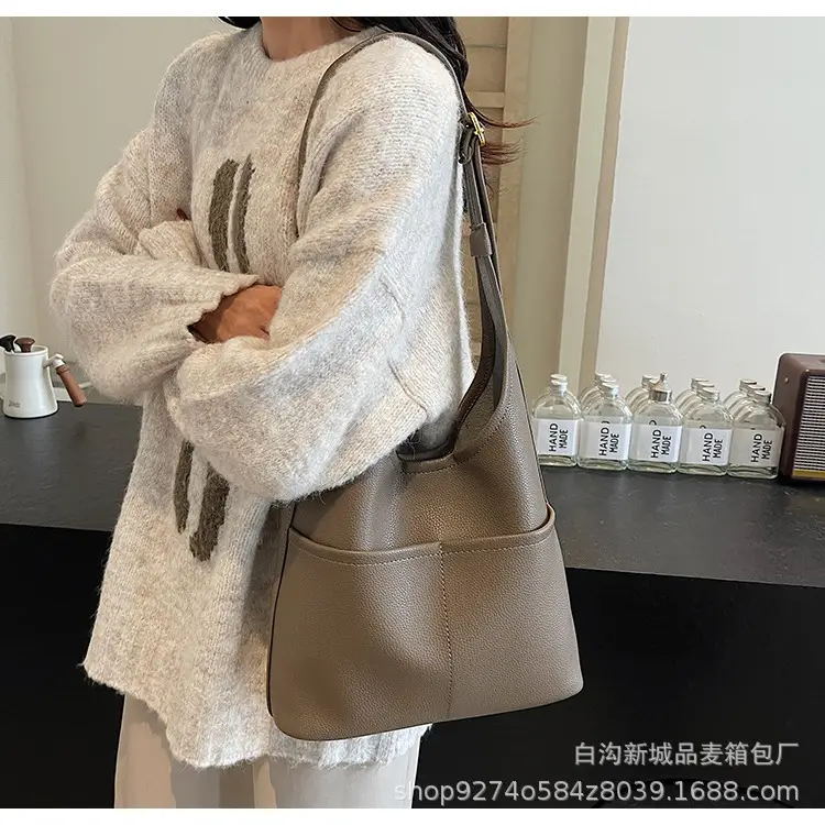 Women Large Capacity Shoulder Bag Brown New Fashion — feature 28