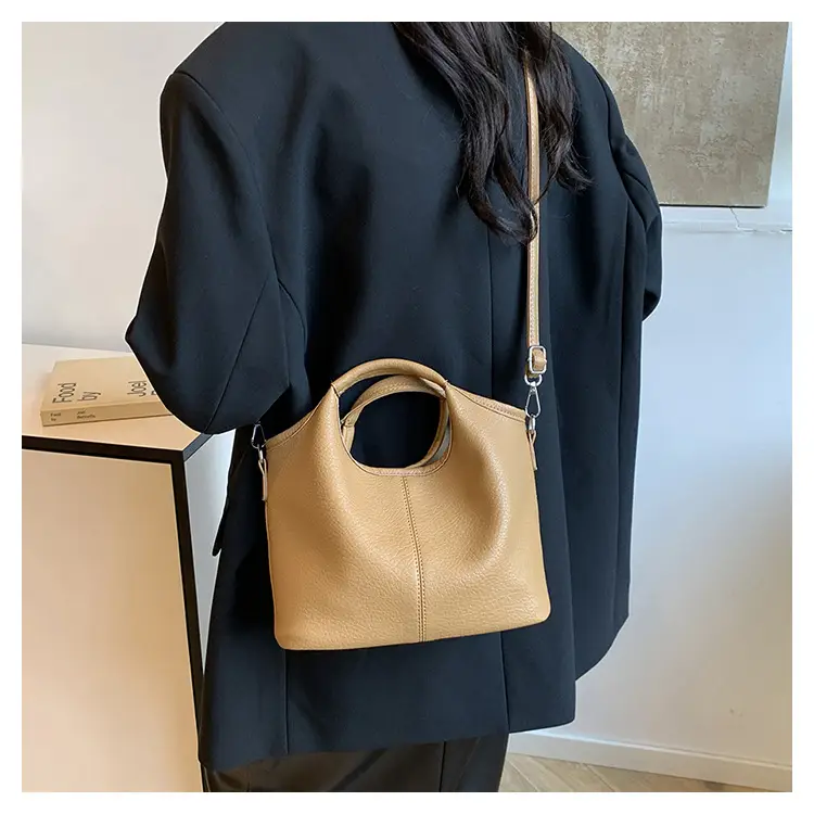 Black Leather Shoulder Bag for Women 2024 — feature 11