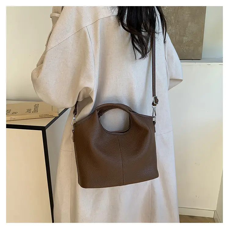 Black Leather Shoulder Bag for Women 2024 — feature 8