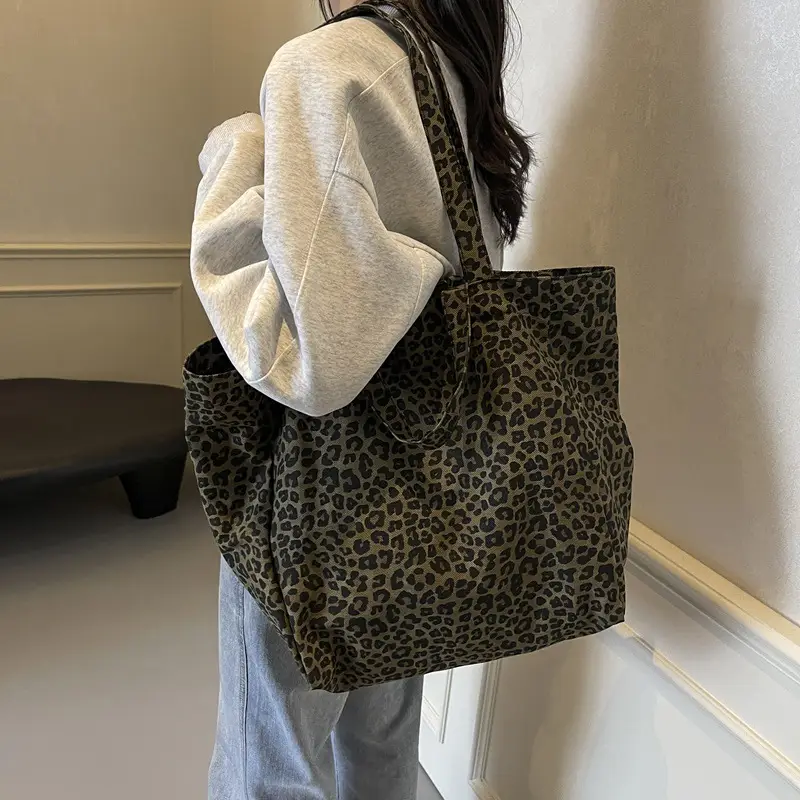 Leopard Print Large Capacity Women's Tote Bag - Image 8