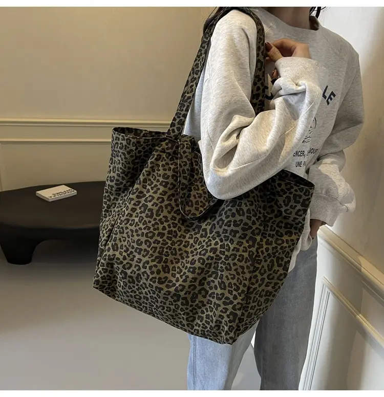 Leopard Print Large Capacity Women's Tote Bag — feature 10
