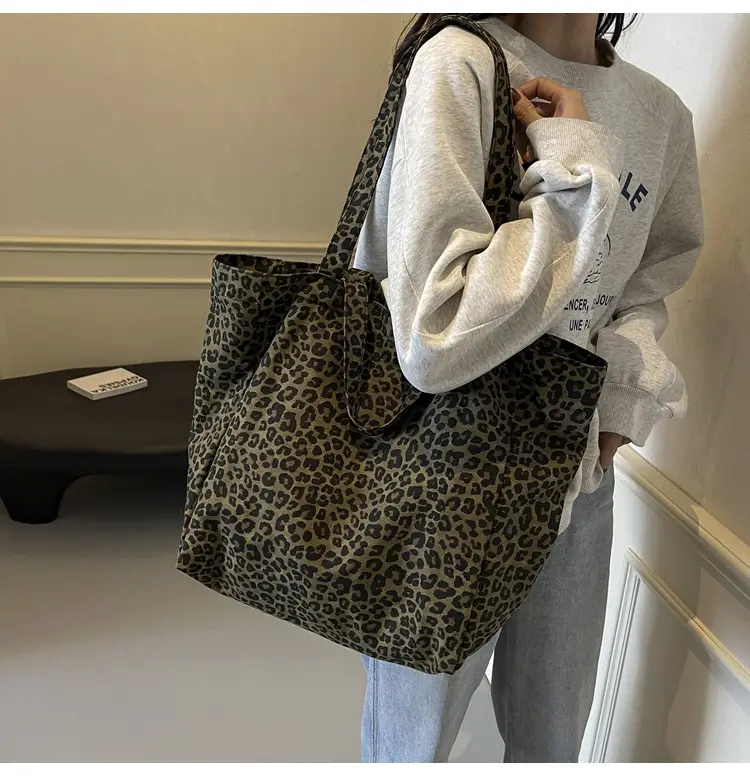 Leopard Print Large Capacity Women's Tote Bag — feature 11