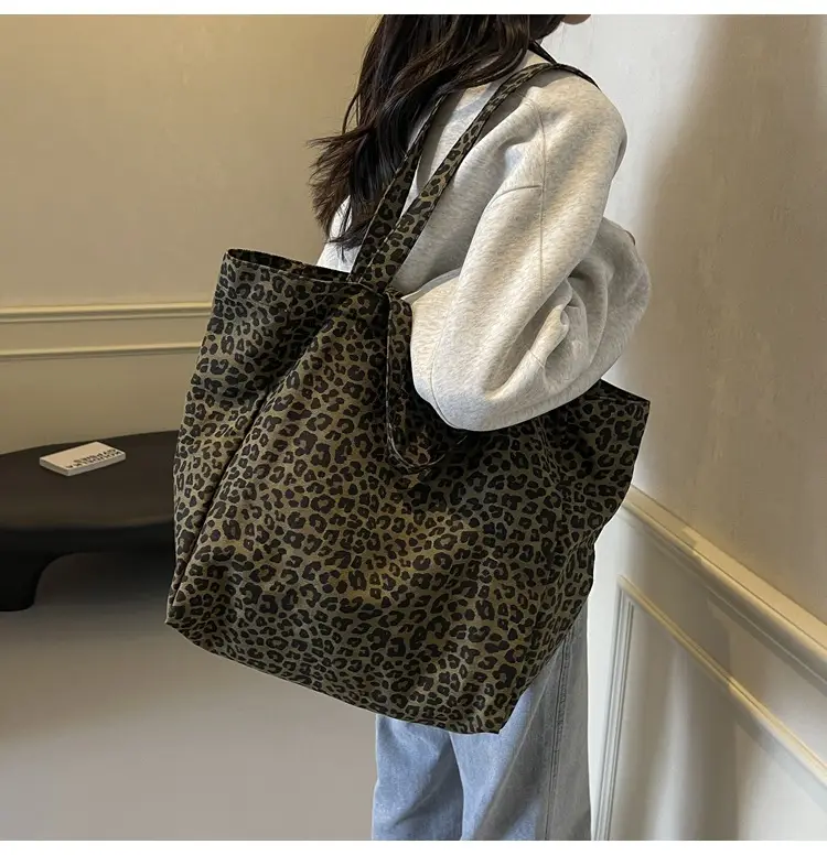 Leopard Print Large Capacity Women's Tote Bag — feature 12