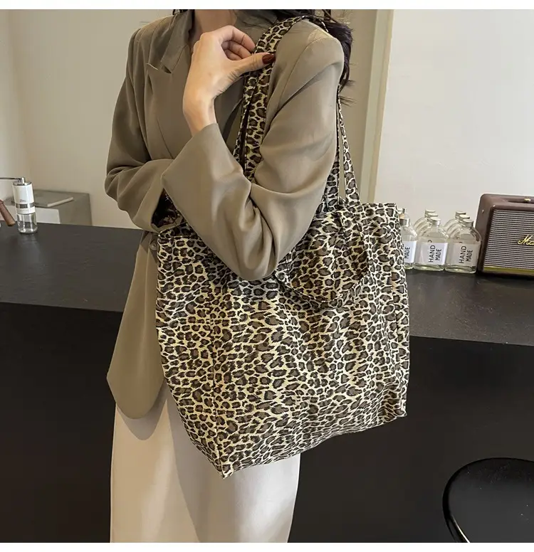 Leopard Print Large Capacity Women's Tote Bag — feature 15