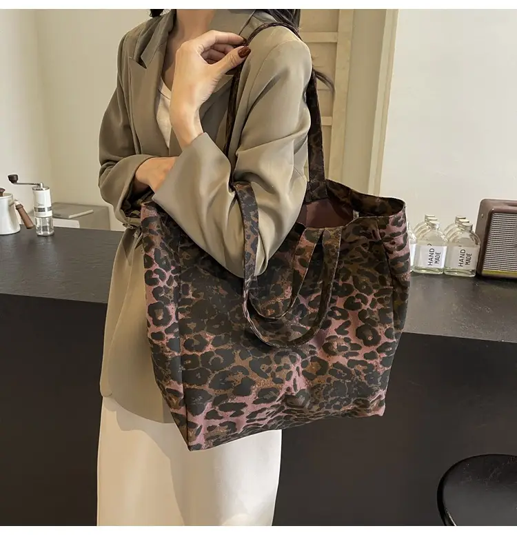 Leopard Print Large Capacity Women's Tote Bag — feature 18