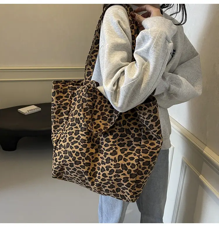 Leopard Print Large Capacity Women's Tote Bag — feature 7
