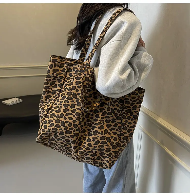 Leopard Print Large Capacity Women's Tote Bag — feature 9