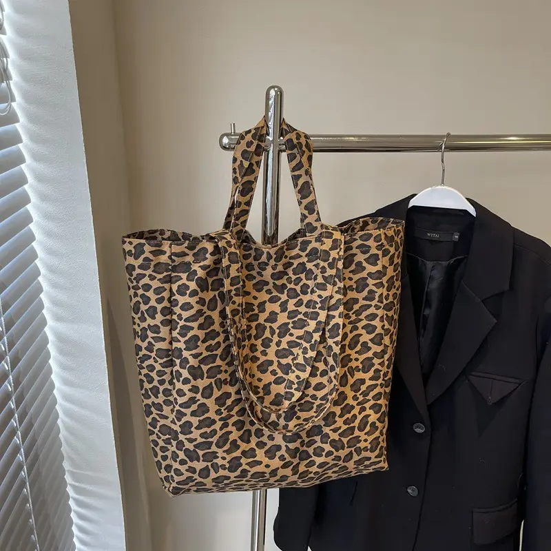 Leopard Print Large Capacity Women's Tote Bag - Image 2