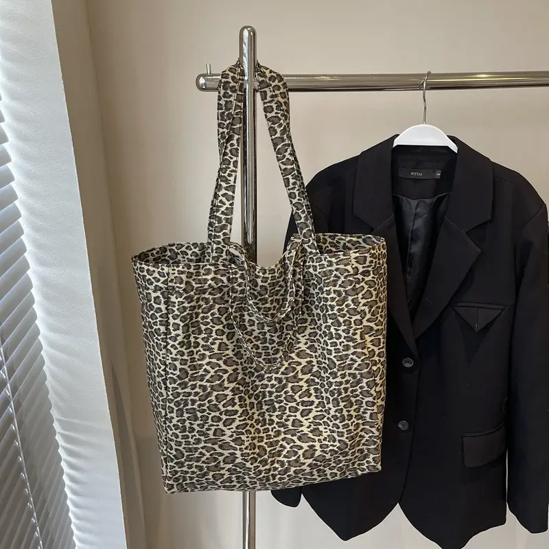Leopard Print Large Capacity Women's Tote Bag - Image 4