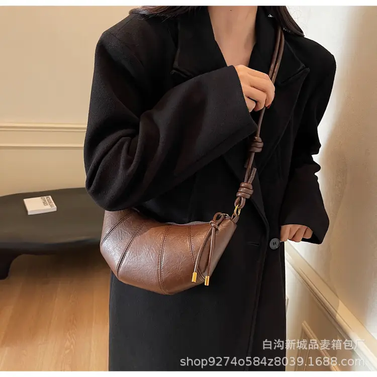 Brown Leather Niche Shoulder Messenger Bag — feature 16