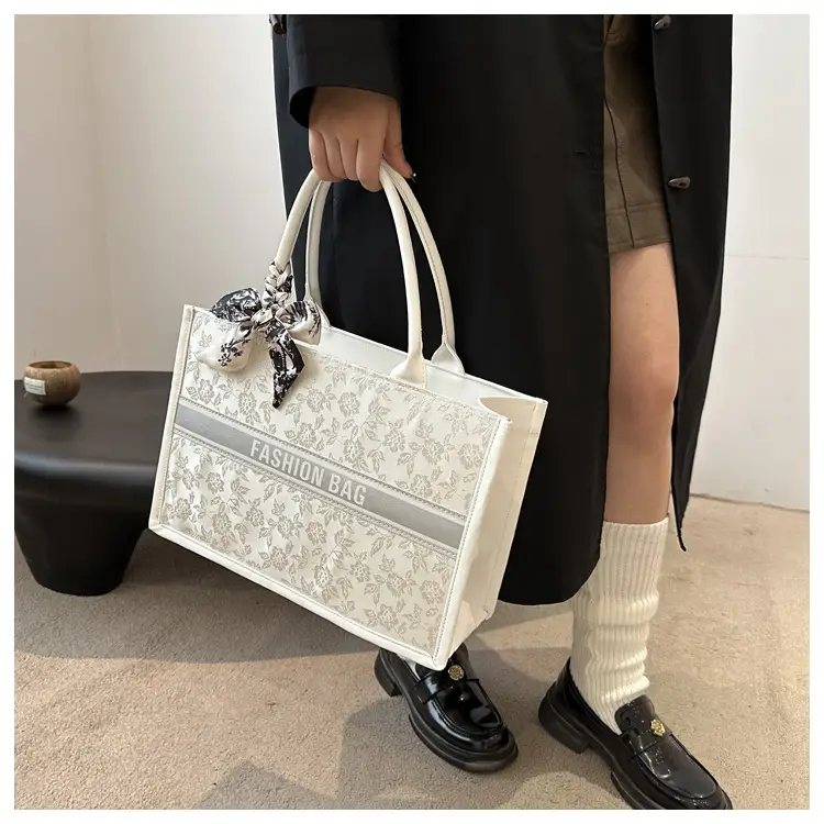 Women Embroidered Tote Bag Black 2024 — feature 7