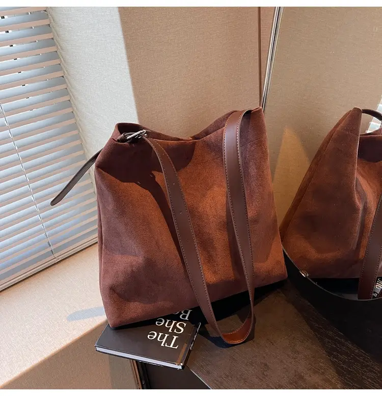 Women's Leopard Leather Shoulder Bag Large Brown — feature 22