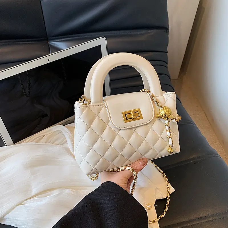 Women Quilted White Commuter Bag with Chain Strap - Image 5