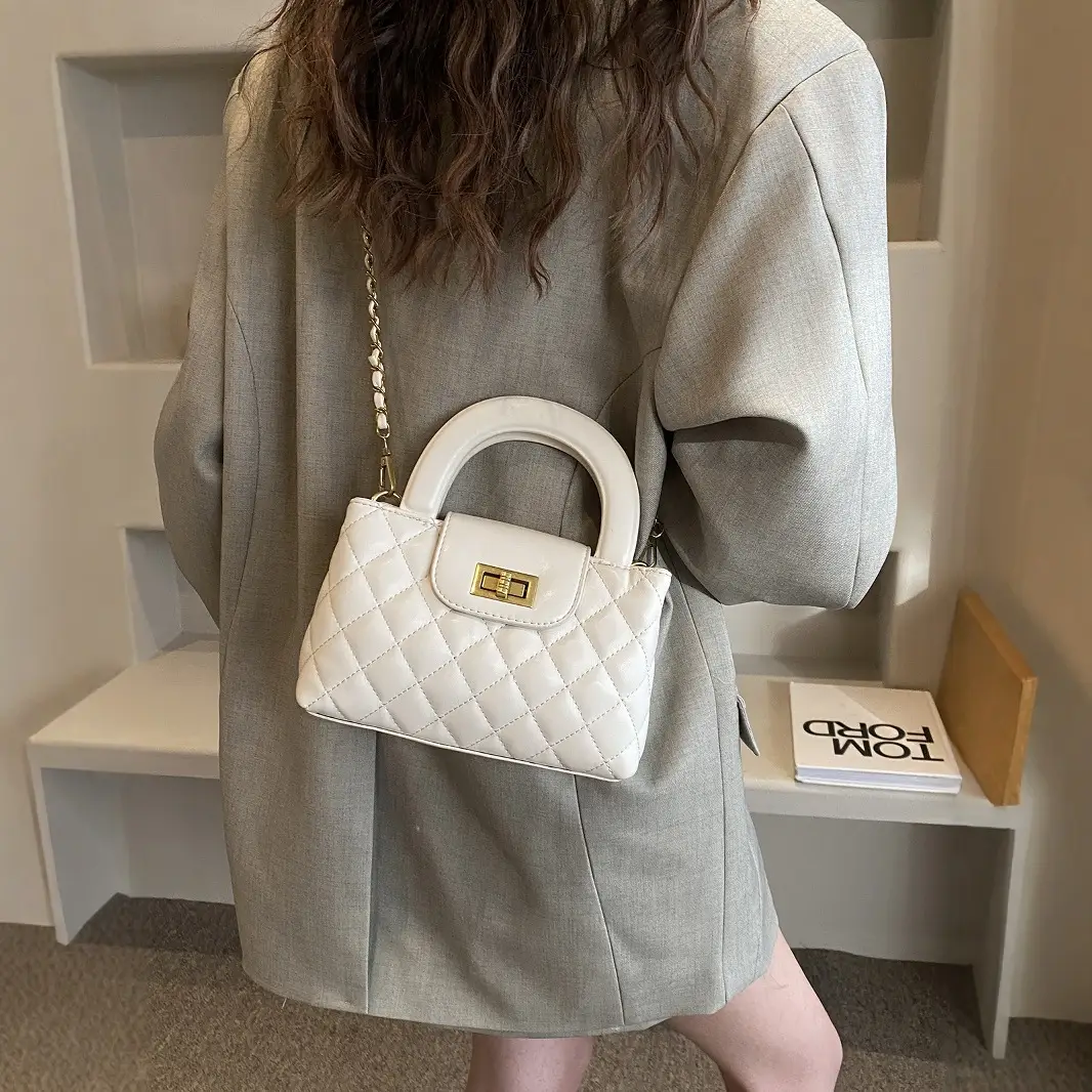 Women Quilted White Commuter Bag with Chain Strap - Image 6