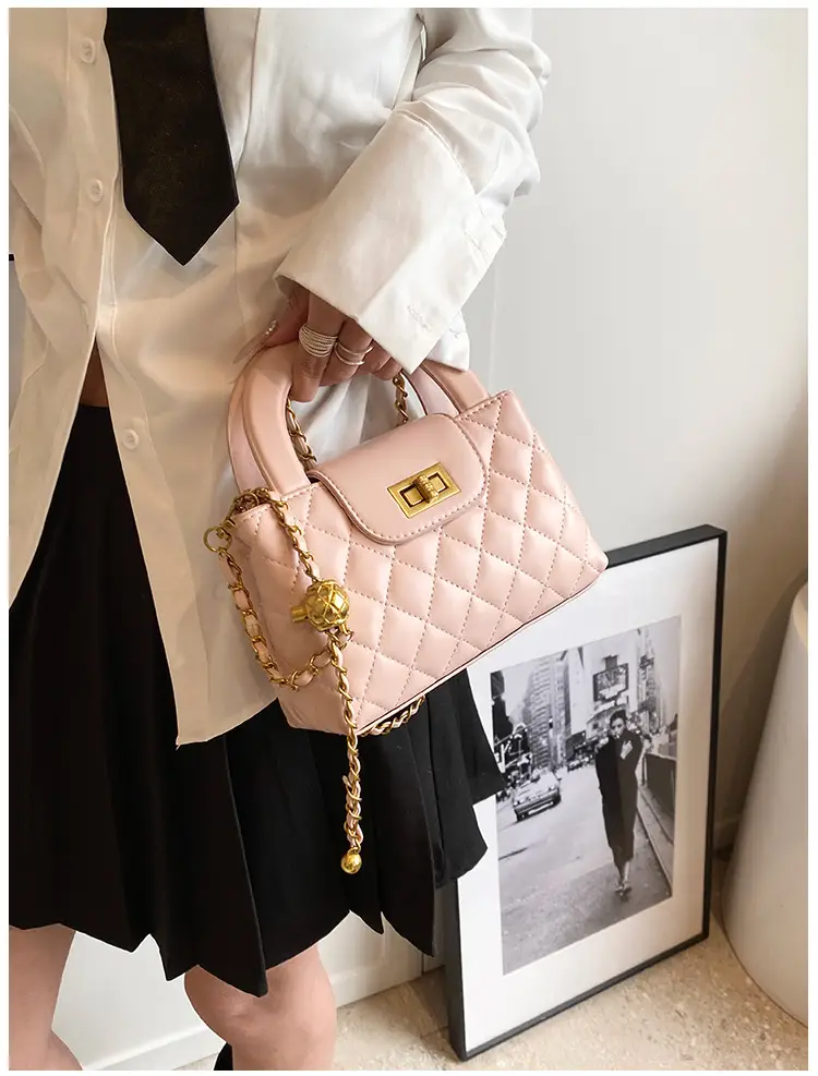Women Quilted White Commuter Bag with Chain Strap — feature 16