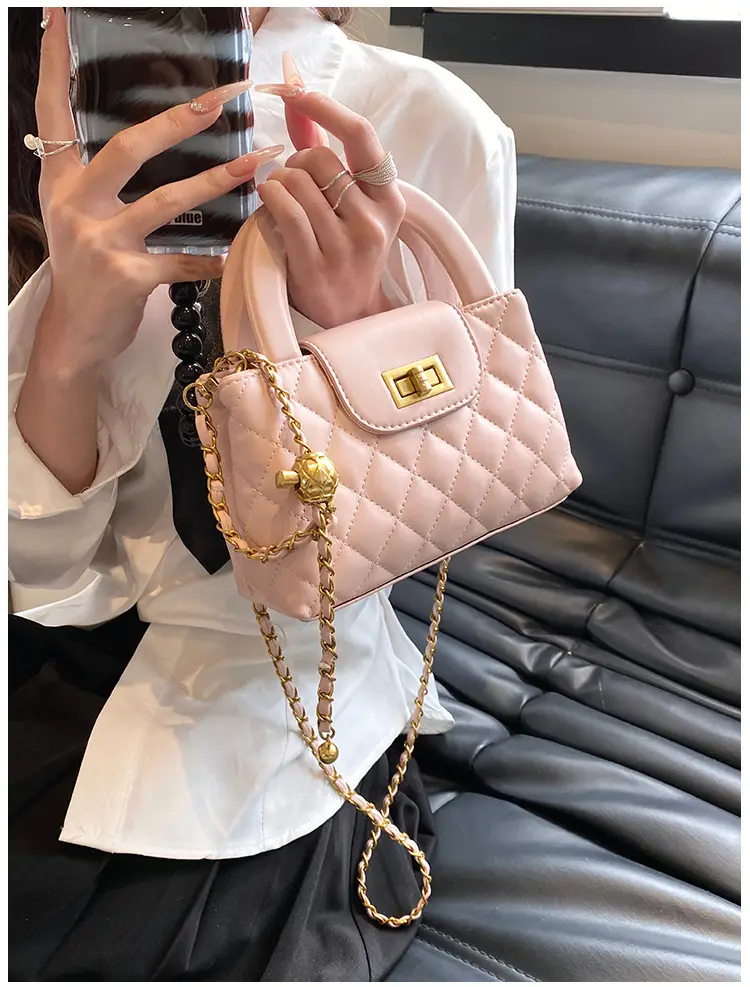Women Quilted White Commuter Bag with Chain Strap — feature 18