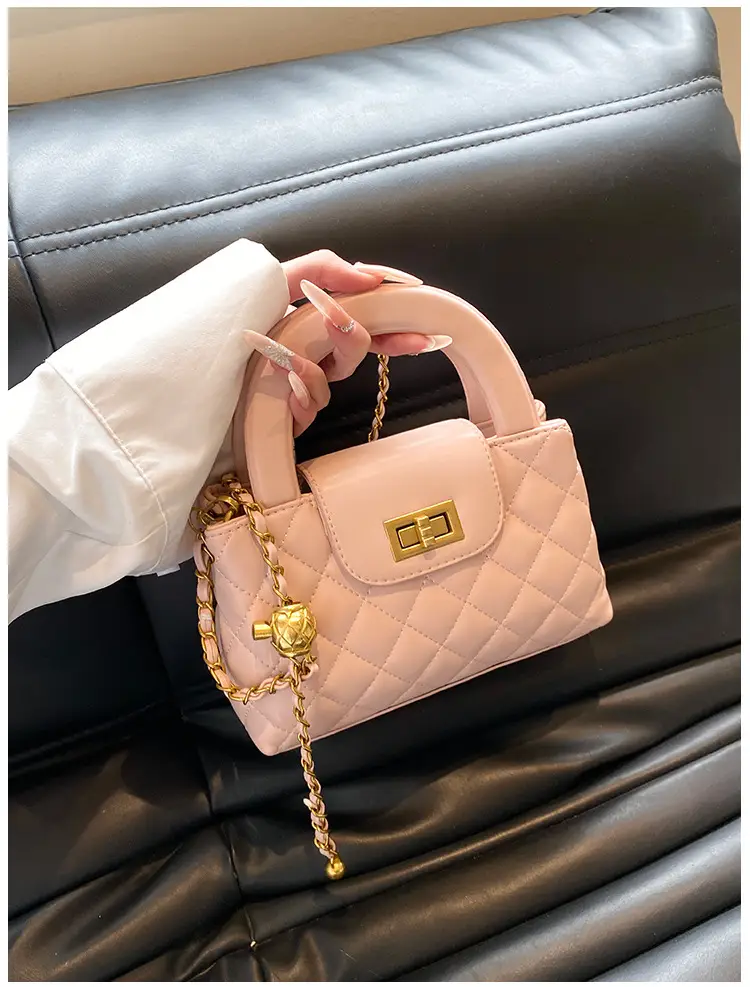 Women Quilted White Commuter Bag with Chain Strap — feature 19