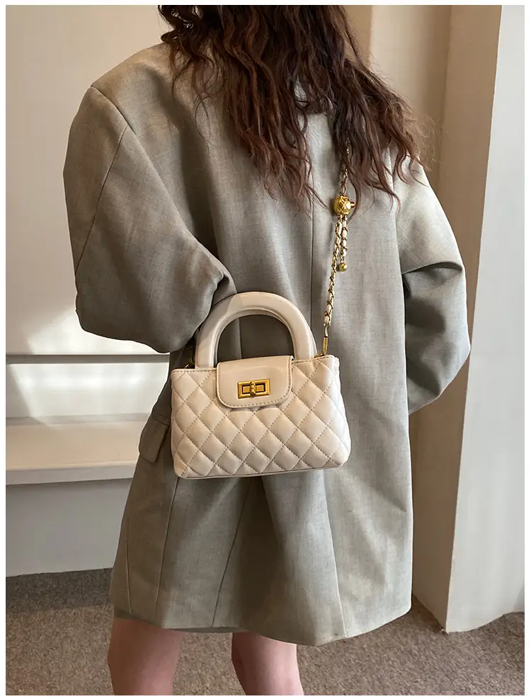 Women Quilted White Commuter Bag with Chain Strap — feature 22