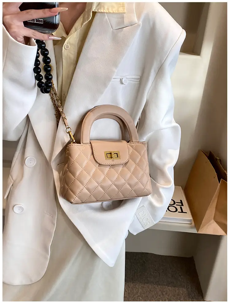 Women Quilted White Commuter Bag with Chain Strap — feature 25