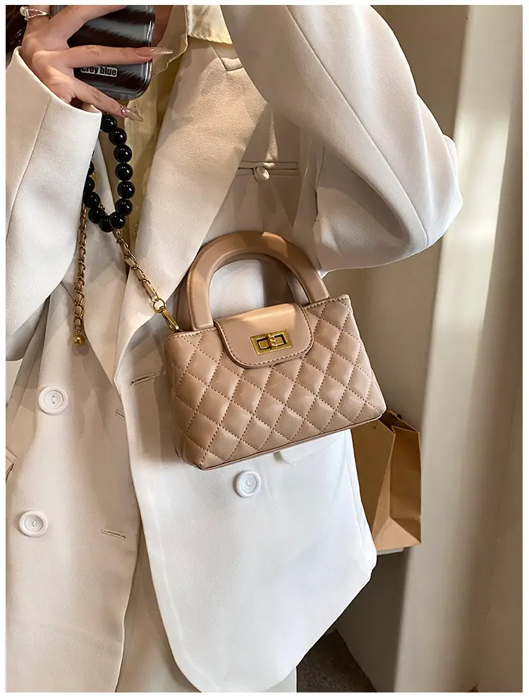 Women Quilted White Commuter Bag with Chain Strap — feature 26