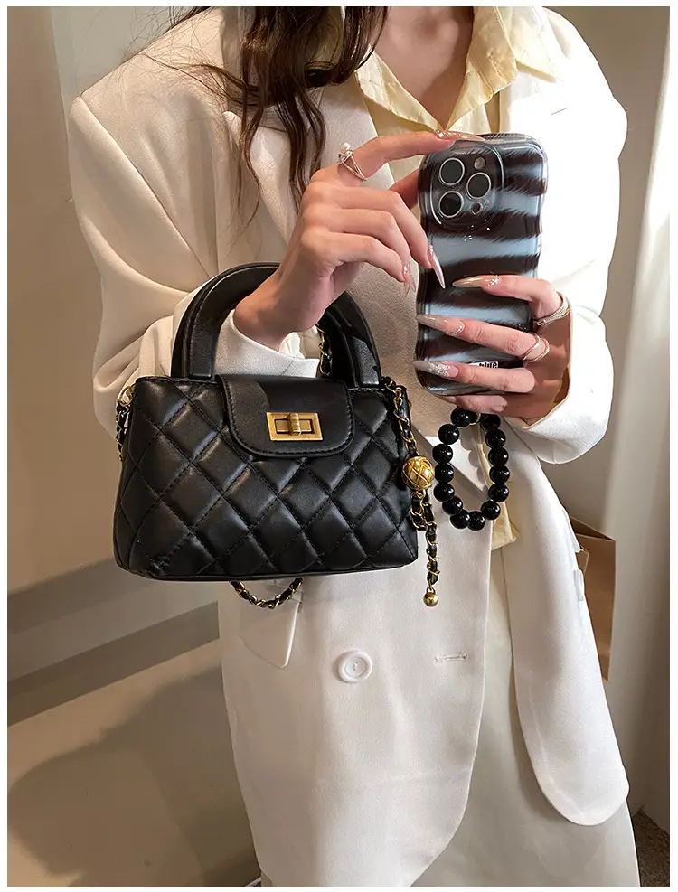 Women Quilted White Commuter Bag with Chain Strap — feature 33