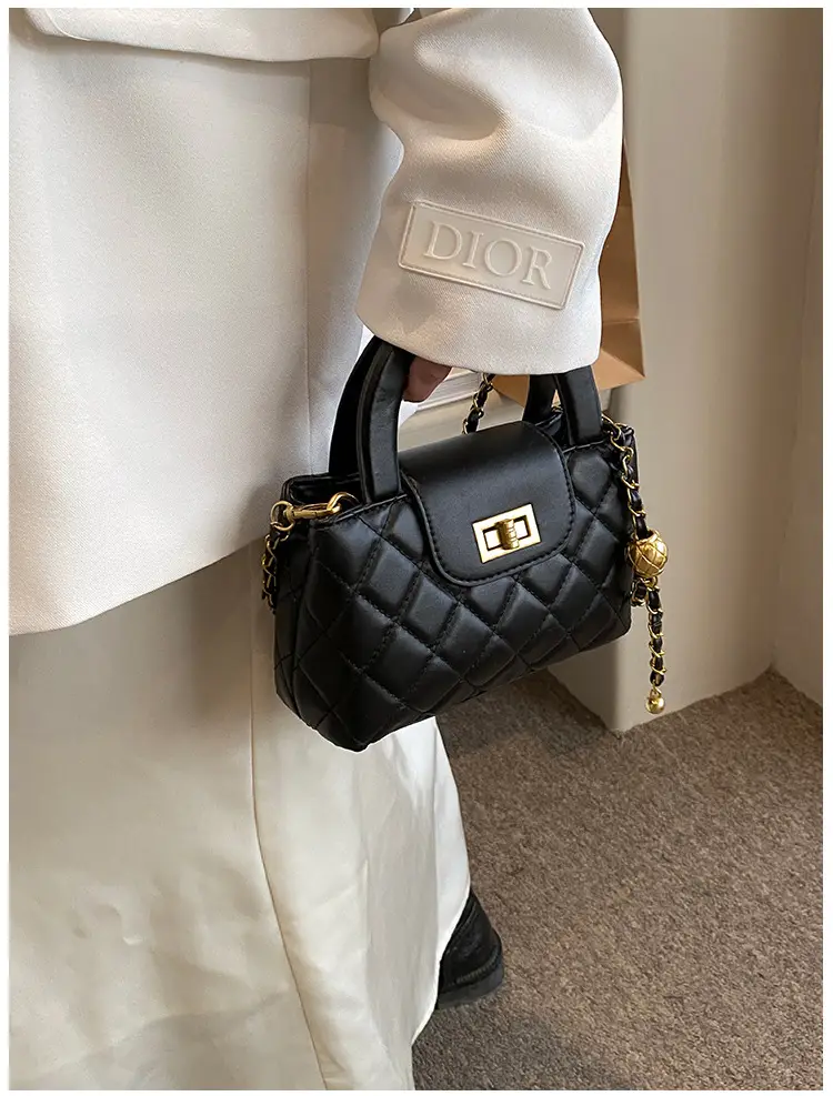 Women Quilted White Commuter Bag with Chain Strap — feature 34