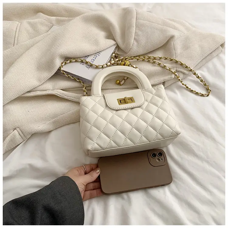 Women Quilted White Commuter Bag with Chain Strap — feature 37
