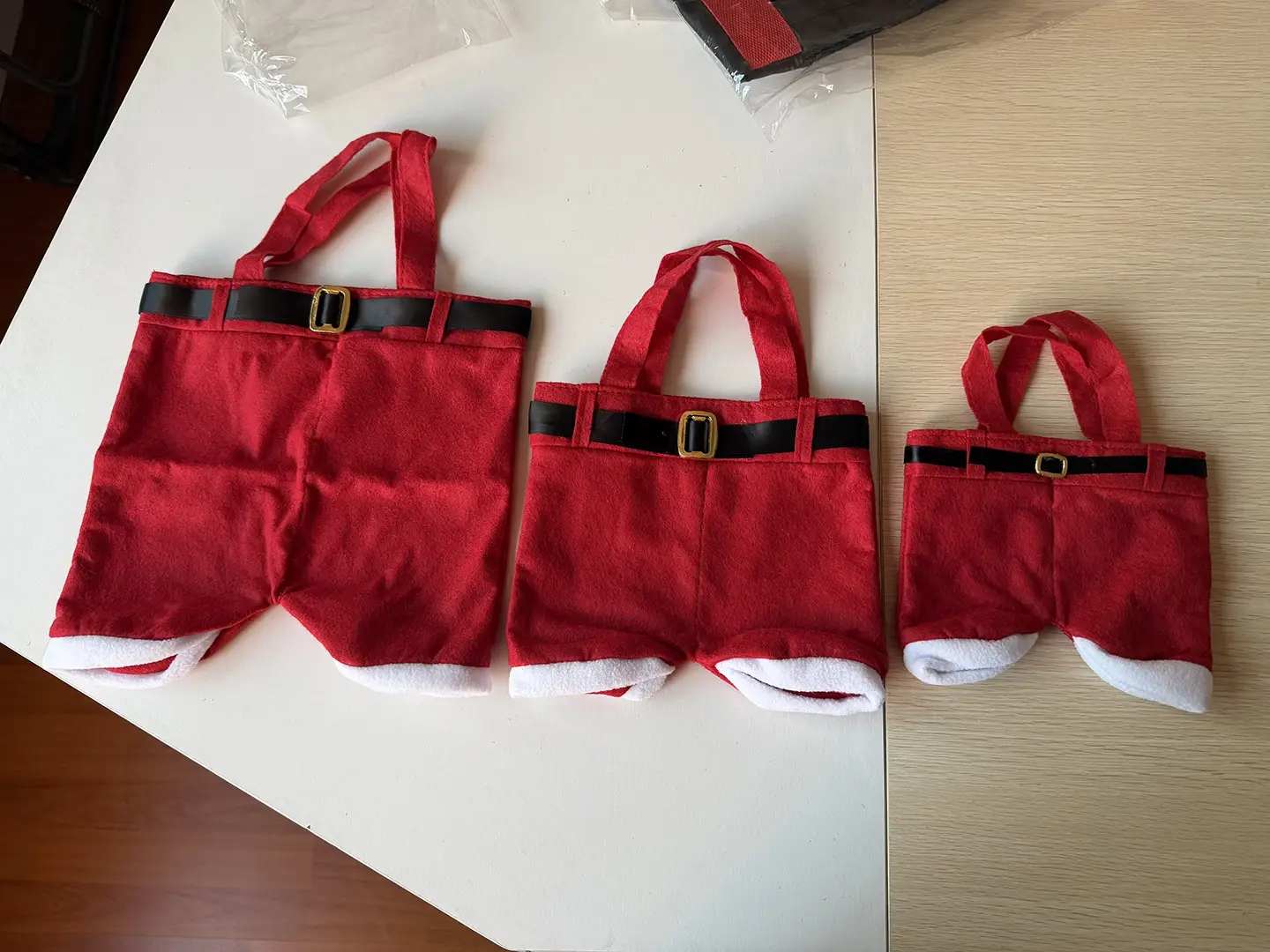 Red Christmas Holiday Pants Bag 24x10x17cm — feature 2