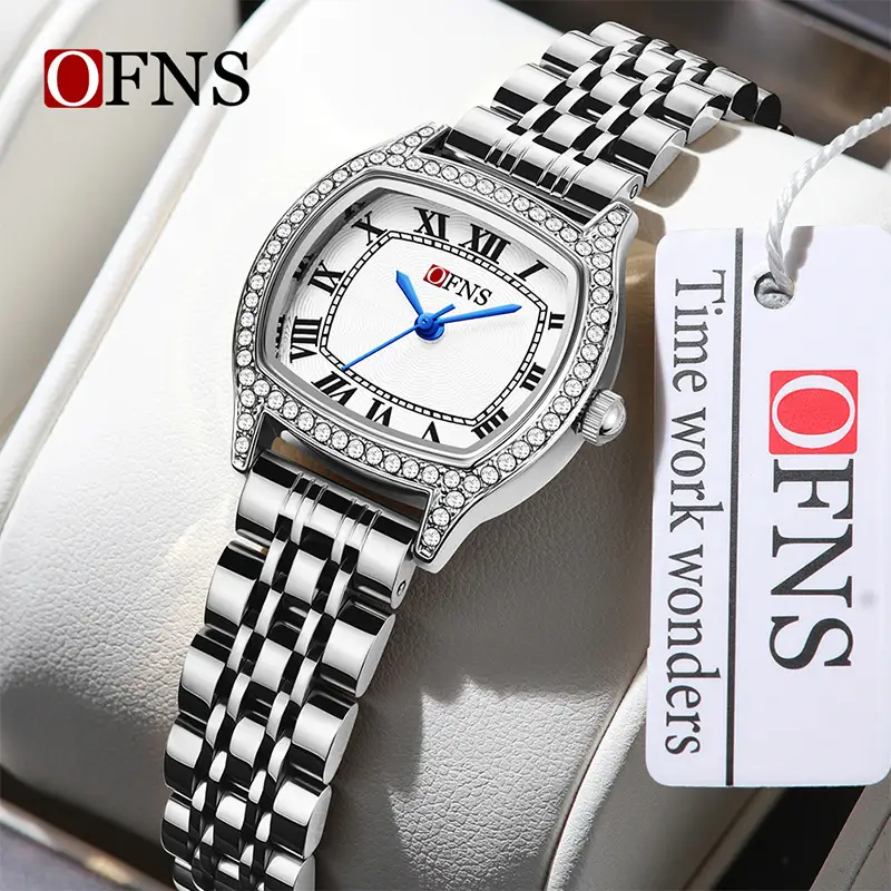 Women's Green Crocodile Strap Quartz Watch with Diamond Crown
