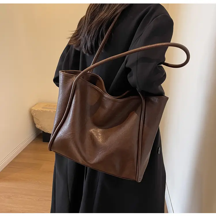 Women's Large Brown Leather Shoulder Bag 2024 — feature 10