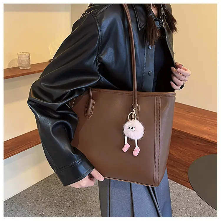Korean Style Textured Shoulder Bag Beige 2023 — feature 10