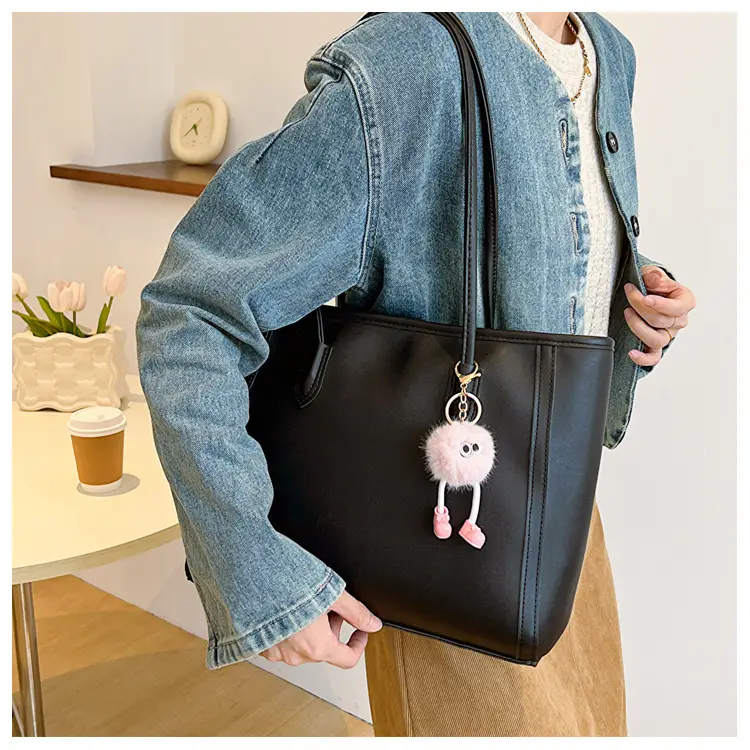 Korean Style Textured Shoulder Bag Beige 2023 — feature 18
