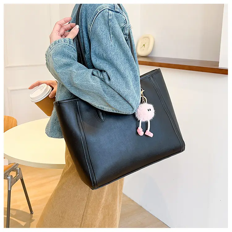 Korean Style Textured Shoulder Bag Beige 2023 — feature 20
