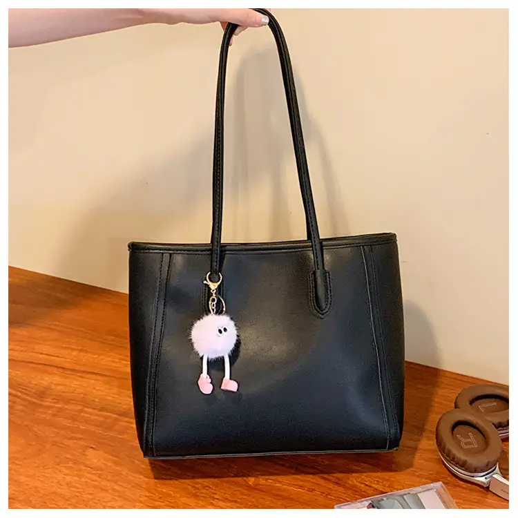 Korean Style Textured Shoulder Bag Beige 2023 — feature 21