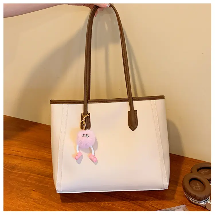 Korean Style Textured Shoulder Bag Beige 2023 — feature 22