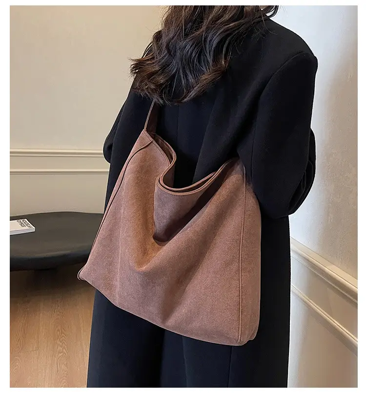 Black Large Capacity Commuter Tote Bag — feature 2