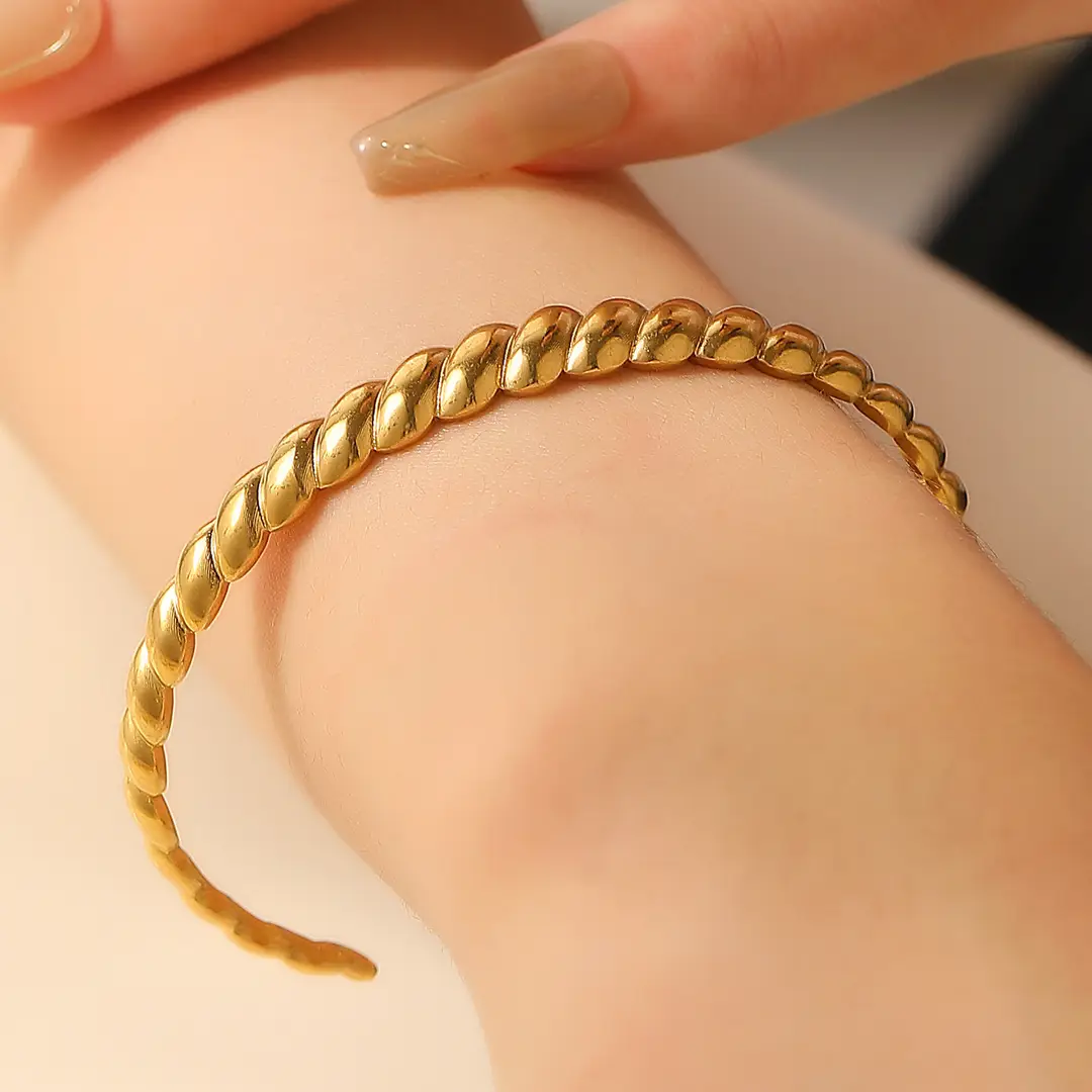 European and American Cross-border Jewelry Golden Fashion Hollow Flower Leaf Opening Bracelet Arm Ring for Women Stainless Steel Bracelet