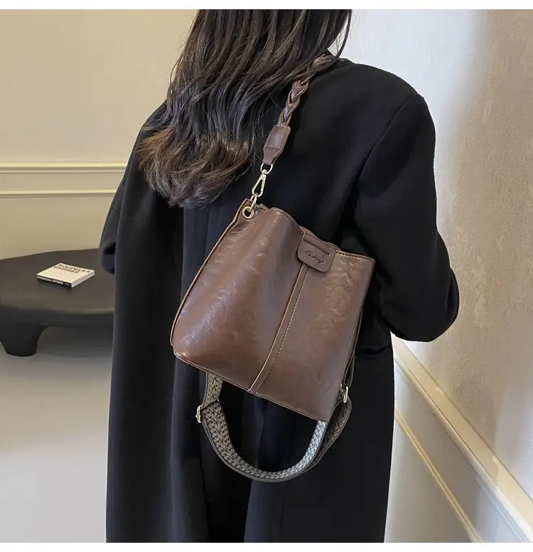 Women's Brown Leather Shoulder Crossbody Bag with Chain Strap — feature 12