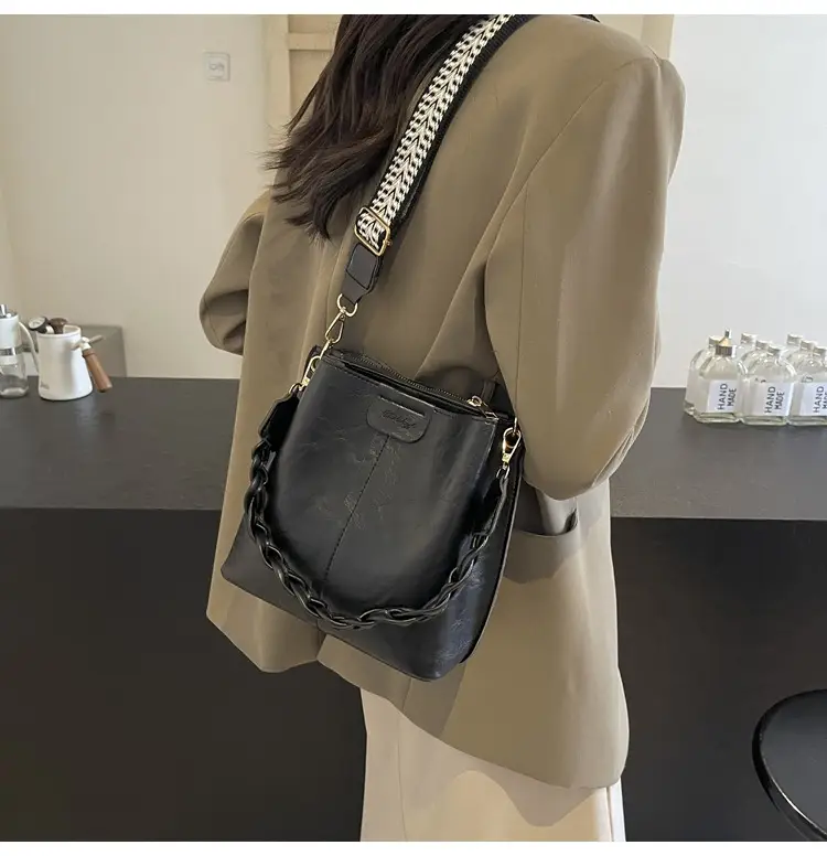 Women's Brown Leather Shoulder Crossbody Bag with Chain Strap — feature 15