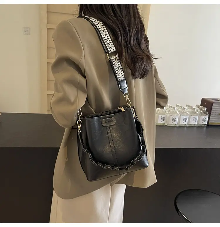 Women's Brown Leather Shoulder Crossbody Bag with Chain Strap — feature 16