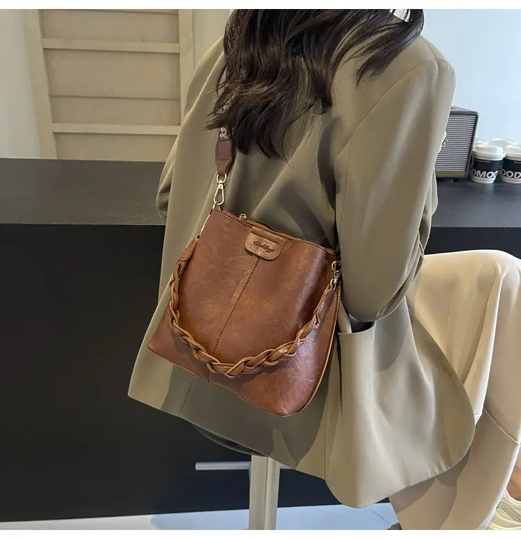 Women's Brown Leather Shoulder Crossbody Bag with Chain Strap — feature 18