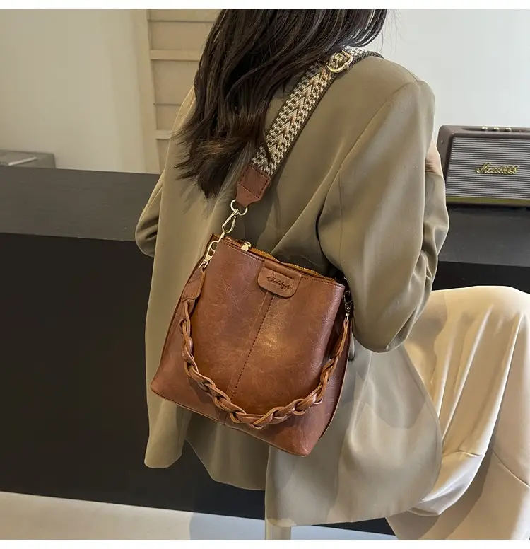 Women's Brown Leather Shoulder Crossbody Bag with Chain Strap — feature 20